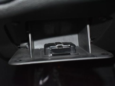 Used 2019 Jeep Cherokee Limited w/ Luxury Group image 18