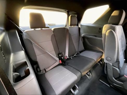 Used 2023 Chevrolet Traverse LT image 18