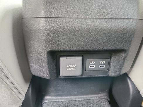 Certified 2025 Toyota Tacoma Limited AWD/4WD image 30