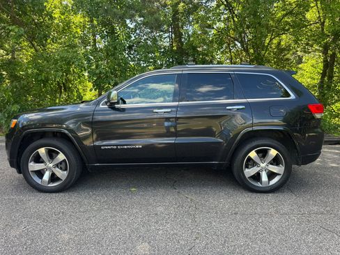 Used 2015 Jeep Grand Cherokee Overland w/ Advanced Technology Group AWD/4WD image 3