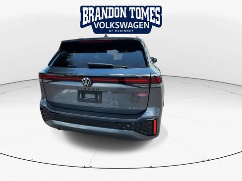 Used 2026 Volkswagen Tiguan SE R-Line FWD image 8