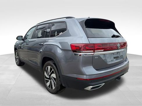 Used 2025 Volkswagen Atlas SE AWD/4WD image 13