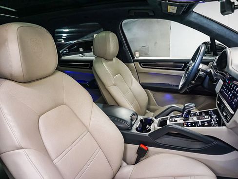 Certified 2023 Porsche Cayenne GTS w/ Premium Package Plus AWD/4WD image 17