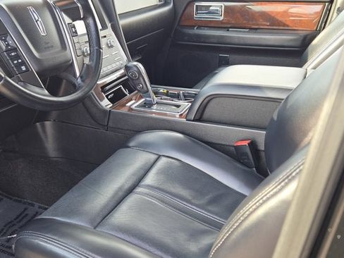 Used 2017 Lincoln Navigator L Select image 23