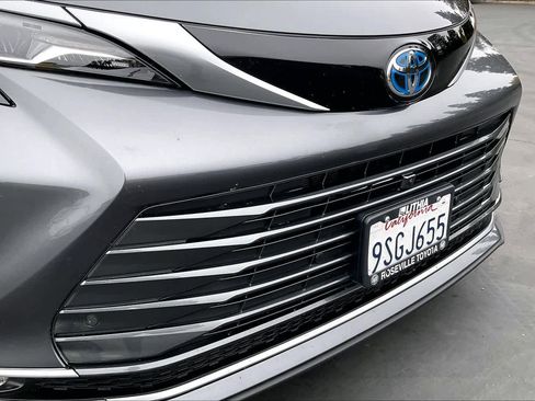 Used 2025 Toyota Sienna Platinum image 34