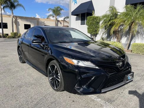 Used 2019 Toyota Camry XSE image 3