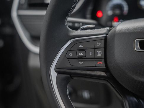 New 2025 Jeep Grand Cherokee L Altitude image 28