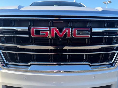 Used 2023 GMC Yukon SLT w/ SLT Luxury Package AWD/4WD image 7