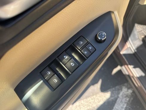 Used 2019 Toyota Highlander XLE AWD/4WD image 13