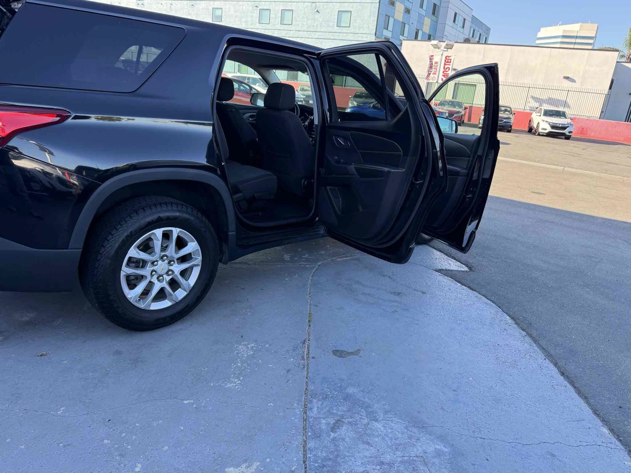 Used 2018 Chevrolet Traverse LS FWD image 46