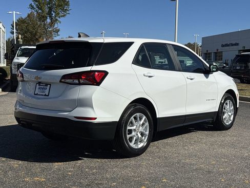 Used 2024 Chevrolet Equinox LS image 10