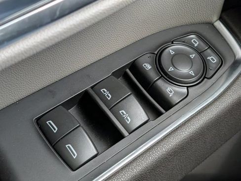 Used 2025 Chevrolet Silverado 1500 LTZ AWD/4WD image 21