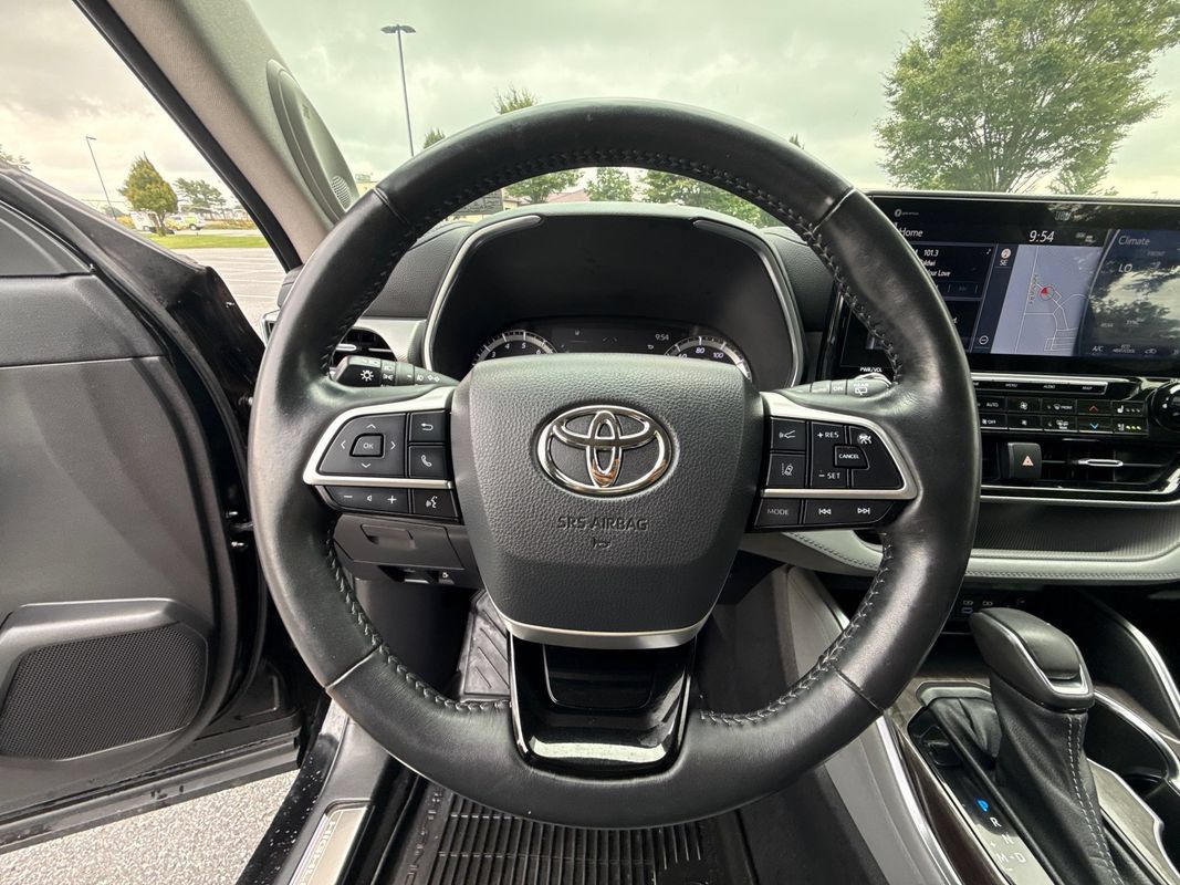 Used 2022 Toyota Highlander Platinum AWD/4WD image 21