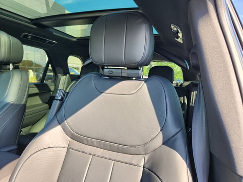 New 2026 Land Rover Range Rover Sport SE AWD/4WD image 9