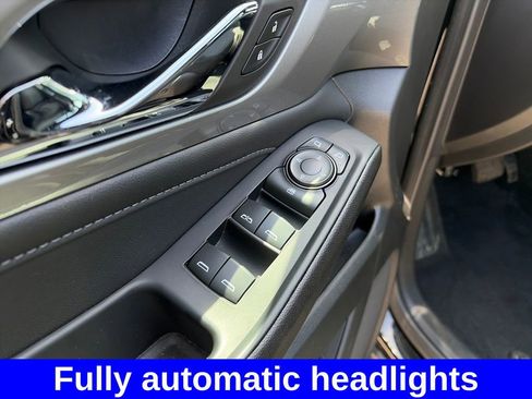 Used 2023 Chevrolet Traverse LT AWD/4WD image 23