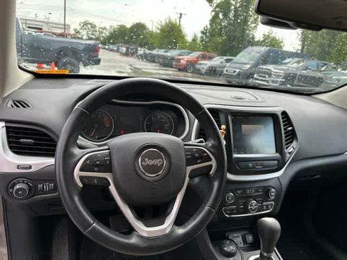 Used 2017 Jeep Cherokee Latitude w/ Comfort/Convenience Group AWD/4WD image 5