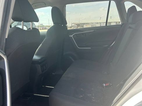 Used 2022 Toyota RAV4 LE FWD image 10