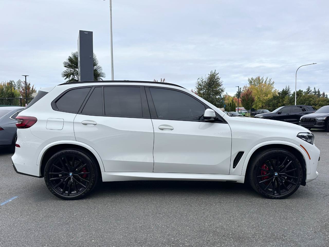 Used 2022 BMW X5 xDrive40i w/ M Sport Package AWD/4WD image 32