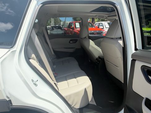 Certified 2023 Nissan Rogue SV w/ SV Premium B Package FWD image 17