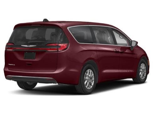 Certified 2023 Chrysler Pacifica Touring-L image 3