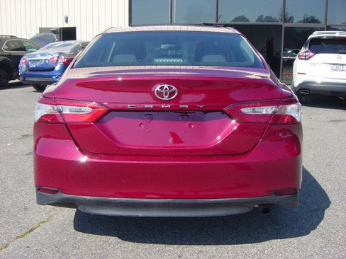 Used 2018 Toyota Camry LE w/ Convenience Package FWD image 5
