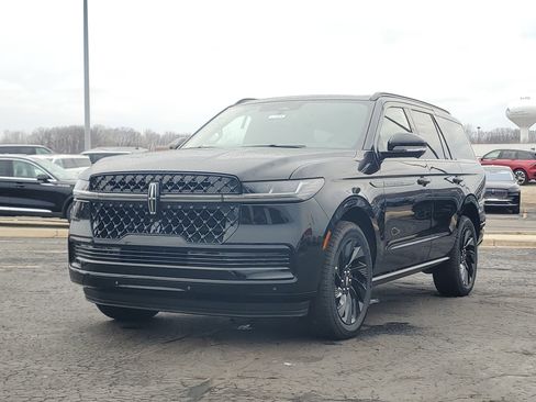 New 2026 Lincoln Navigator Reserve image 2