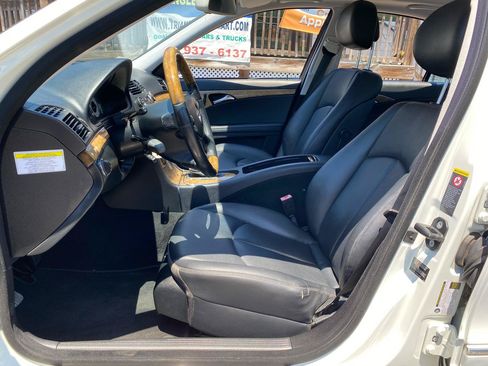 Used 2008 Mercedes-Benz E 350 4MATIC Sedan image 11