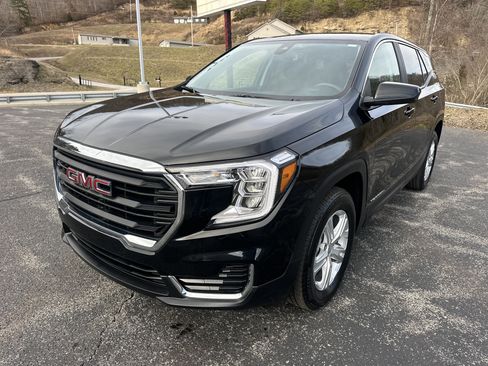 Used 2024 GMC Terrain SLE image 3