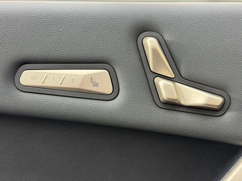 Used 2022 BMW iX xDrive50 w/ Premium Package image 17