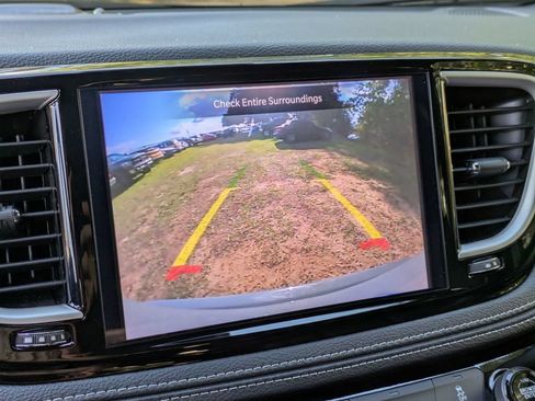 Used 2025 Chrysler Pacifica Select FWD image 21