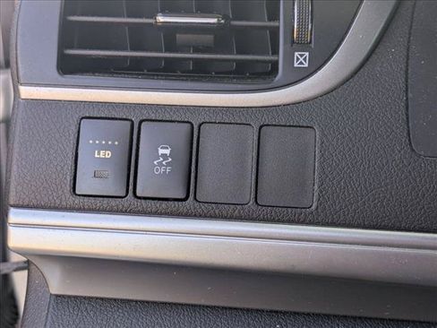 Used 2014 Toyota Camry SE FWD image 14