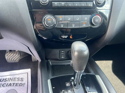 Used 2016 Nissan Rogue SV FWD image 20