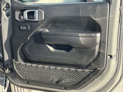 Used 2021 Jeep Gladiator Sport image 25