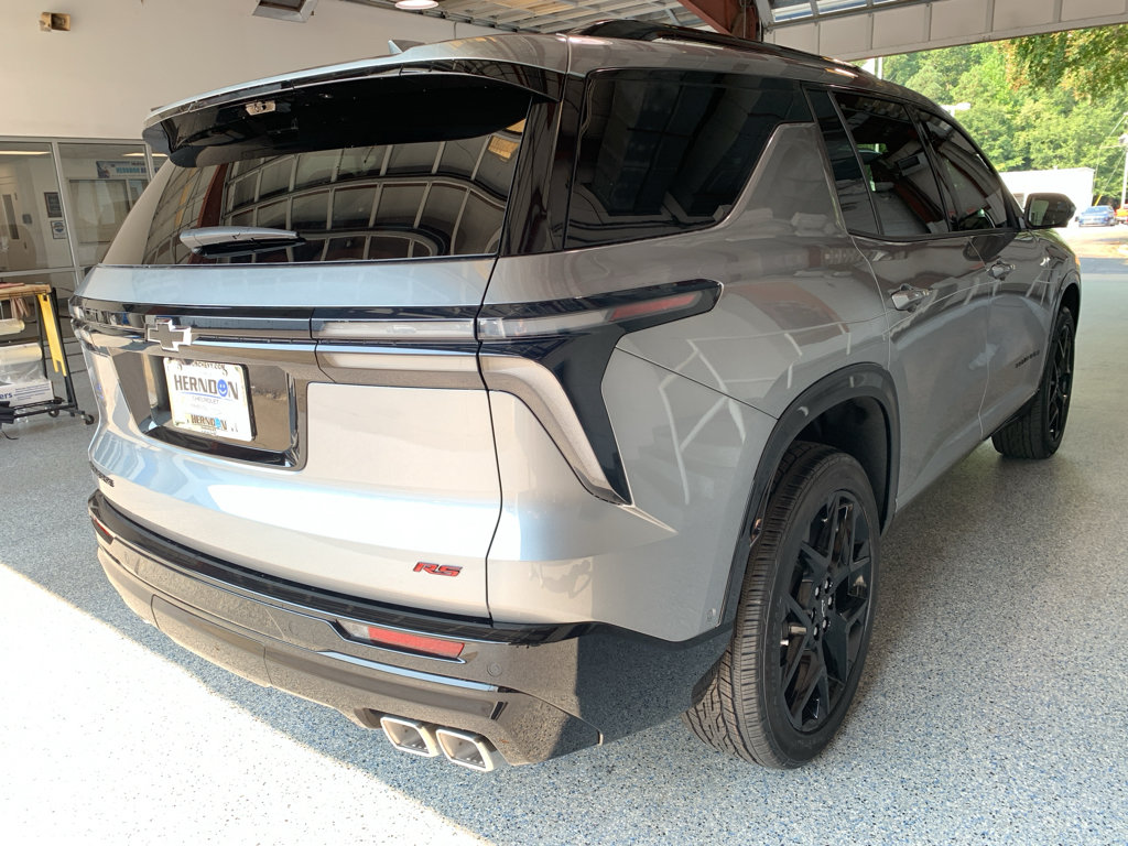 New 2026 Chevrolet Traverse RS w/ LPO, Floor Liner Package FWD image 11