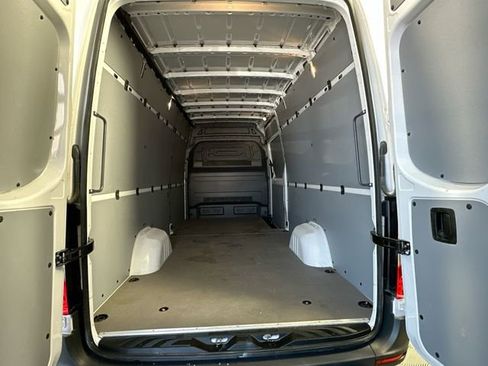 Used 2025 Mercedes-Benz Sprinter 2500 image 19