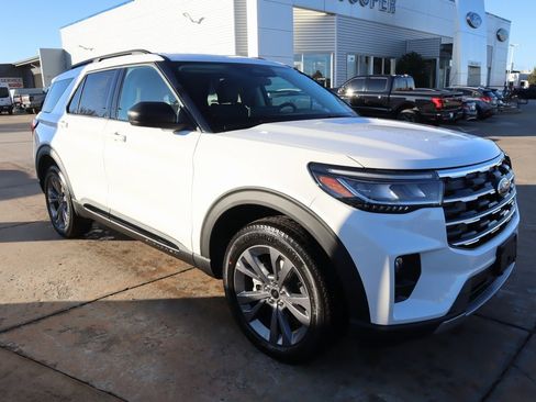 New 2026 Ford Explorer Active w/ Active Comfort Package image 1