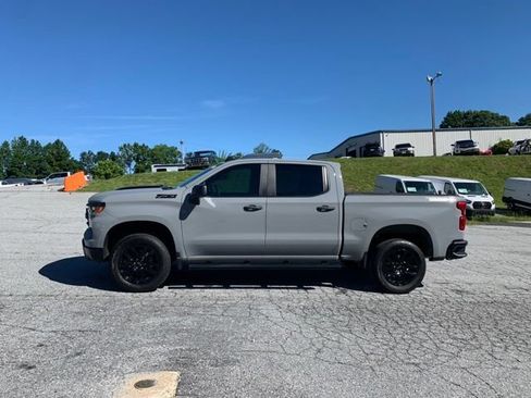 Used 2025 Chevrolet Silverado 1500 Custom Trail Boss w/ Dark Appearance Package AWD/4WD image 5