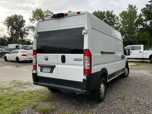 Used 2023 RAM ProMaster 2500 FWD image 3