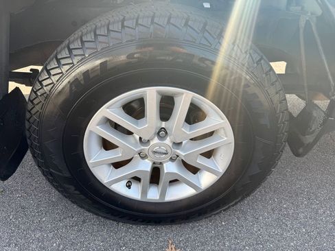 Used 2017 Nissan Frontier SV image 12