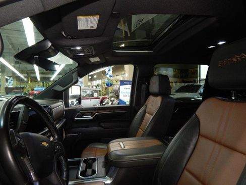 Used 2025 Chevrolet Silverado 2500 High Country w/ High Country Premium Package image 39