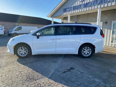 Used 2021 Chrysler Voyager Lxi image 2