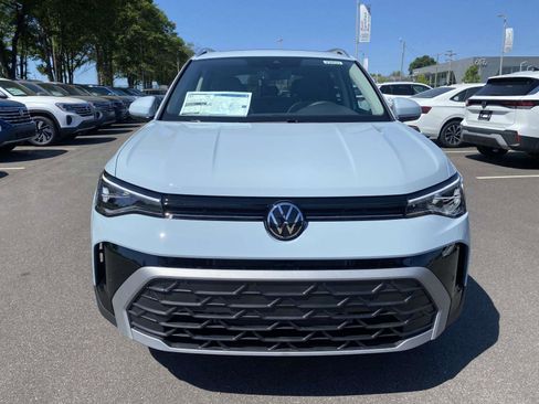 New 2026 Volkswagen Taos SE FWD image 2