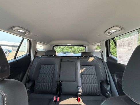 Used 2020 GMC Terrain SLE w/ Driver Convenience Package FWD image 3