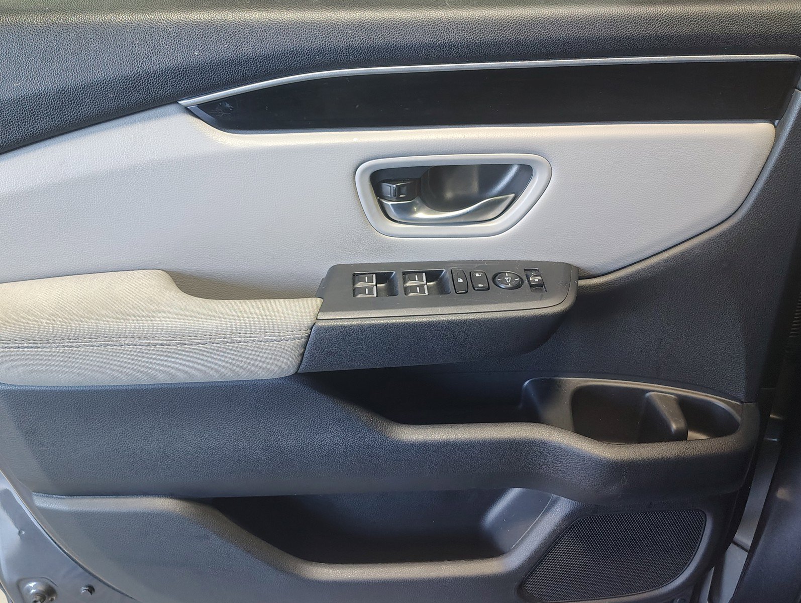 Used 2023 Honda Pilot LX image 23