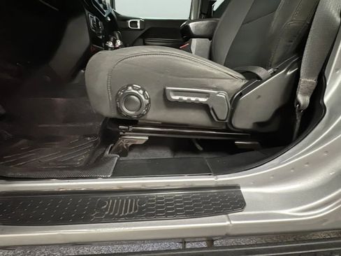 Used 2018 Jeep Wrangler Unlimited Sport AWD/4WD image 17