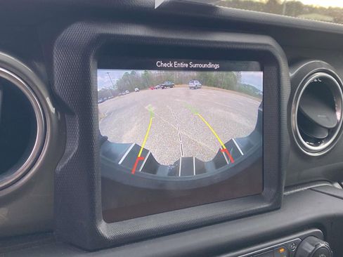 Used 2018 Jeep Wrangler Unlimited Sahara image 21