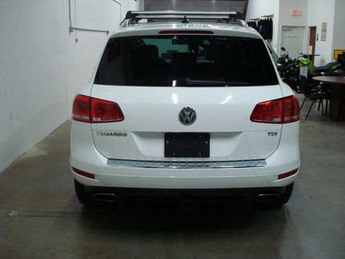 Used 2013 Volkswagen Touareg Sport image 8