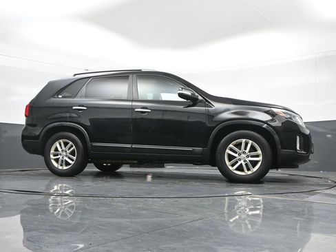 Used 2015 Kia Sorento LX image 45