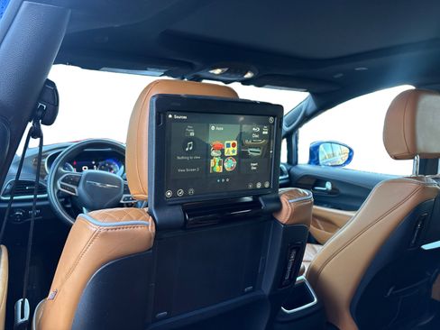 Used 2021 Chrysler Pacifica Pinnacle image 17