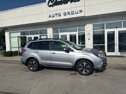 Used 2017 Subaru Forester 2.5i Limited AWD/4WD image 2